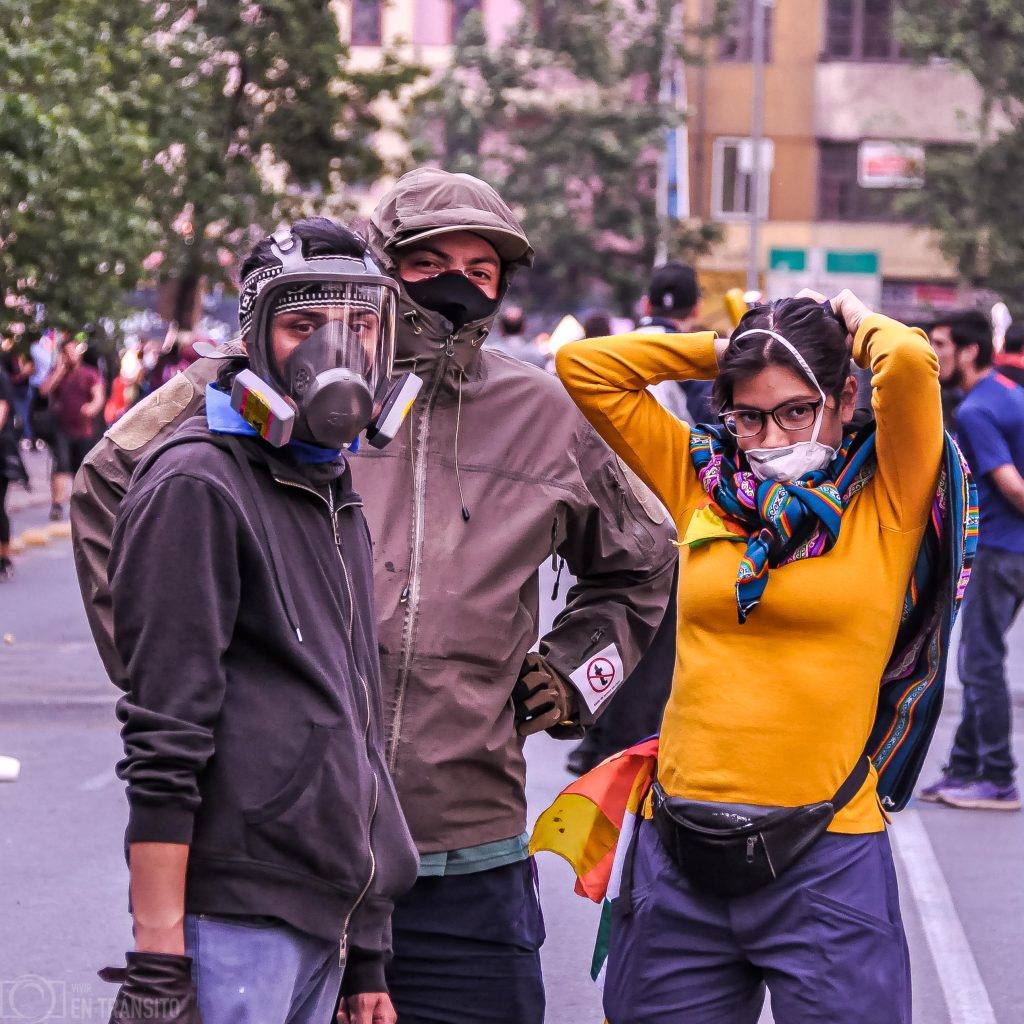 Jóvenes protestando